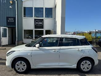 Suzuki Swift 1.2 Comfort Smart Hybrid picture 2