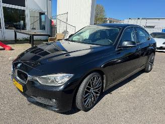 Vaurioauto  passenger cars BMW 3-serie 320i EfficientDynamics Edition Upgrade Edition 2013/3