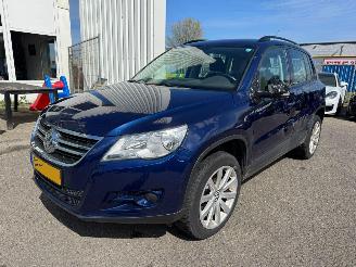 Vaurioauto  passenger cars Volkswagen Tiguan 2.0 TDI Comfort&Design 2010/2