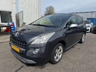Damaged car Peugeot 3008 1.6  AUTOMAAT THP GT 2011/3