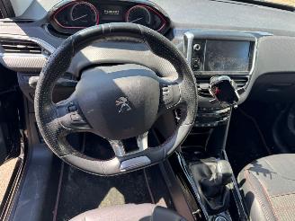 Peugeot 2008 1.2 PureTech GT-line picture 13