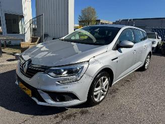 Damaged car Renault Mégane Estate 1.2 TCe Life 2018/3