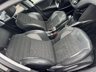 Peugeot 2008 1.2 VTi Allure Pack Premium Plus picture 21