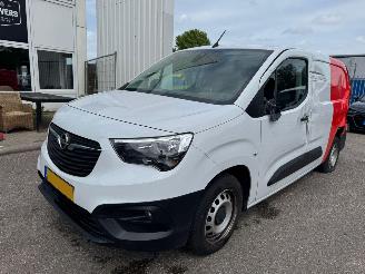krockskadad bil bedrijf Opel Combo 1.5D L2H1 Standaard 2024/2
