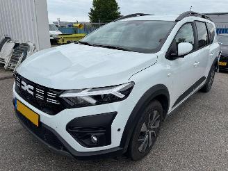 Schadeauto Dacia Jogger 1.6 AUTOMAAT Hybrid 140 Expression 7p. 2025/10
