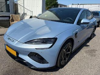 krockskadad bil bedrijf BYD SEAL Design RWD 82.5 kWh 2024/5