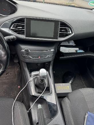 Peugeot 308 SW 1.6 BlueHDI Blue Lease Executive Pack picture 11