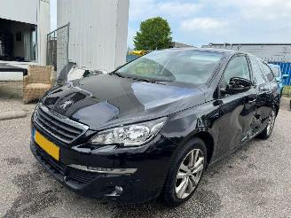 krockskadad bil auto Peugeot 308 SW 1.6 BlueHDI Blue Lease Executive Pack 2015/12
