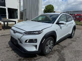 Schadeauto Hyundai Kona EV Premium 64 kWh 2019/12