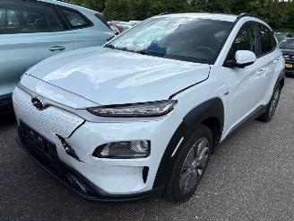 damaged passenger cars Hyundai Kona EV Premium 64 kWh 2019/12