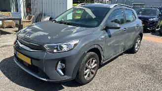 krockskadad bil auto Kia Stonic 1.0 T-GDi MHEV 2021/11