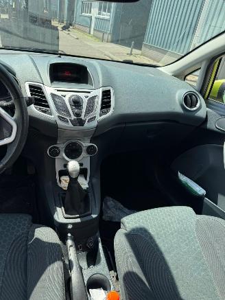 Ford Fiesta 1.6 Ghia picture 11