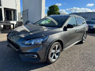 Damaged car Ford Focus Wagon 1.0 AUTOMAAT EcoBoost Titanium Business 2019/7