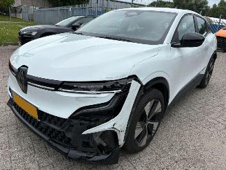damaged passenger cars Renault Mégane E-Tech EV60 Optimum Charge Equilibre 2023/7