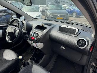 Peugeot 107 1.0 Access picture 13