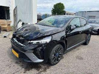 damaged passenger cars Renault Clio 1.6 E-Tech Full Hybrid 145 esprit Alpine 2026/1