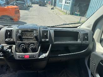 Peugeot Boxer 330 2.2 BlueHDi 120 L2H2 Premium picture 11