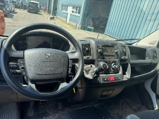 Peugeot Boxer 330 2.2 BlueHDi 120 L2H2 Premium picture 9