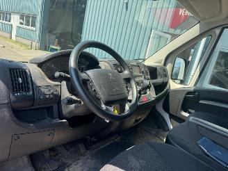 Peugeot Boxer 330 2.2 BlueHDi 120 L2H2 Premium picture 8