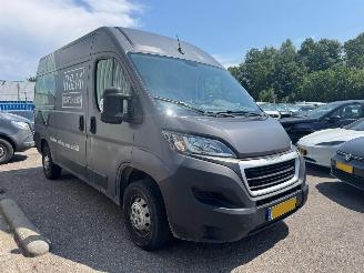 Peugeot Boxer 330 2.2 BlueHDi 120 L2H2 Premium picture 6