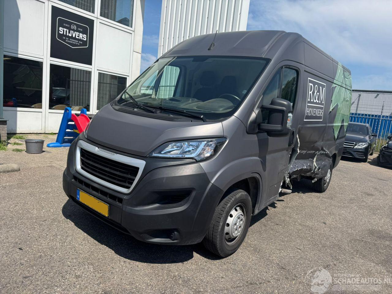 Peugeot Boxer 330 2.2 BlueHDi 120 L2H2 Premium