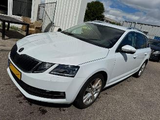 skadebil auto Skoda Octavia Combi 1.5 AUTOMAAT TSI Greentech Business Edition Plus 2020/1