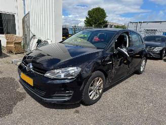 Schadeauto Volkswagen Golf 1.0 TSI Edition 2016/7