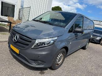 krockskadad bil bedrijf Mercedes Vito 110 CDI Functional Lang 2021/10