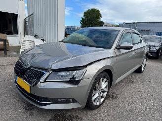 uszkodzony samochody osobowe Skoda Superb 1.8 AUTOMAAT TSI Style Business 2016/3