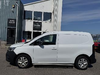 krockskadad bil bedrijf Renault Kangoo 1.5 Blue Davi 75 PK advance L1 2024/12