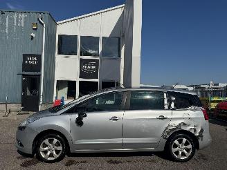 Damaged car Peugeot  1.6 VTI Blue Lease 7p 2011/11