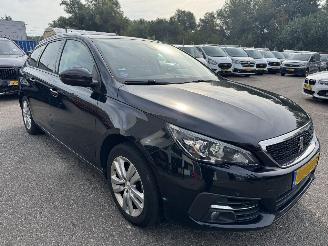 uszkodzony samochody osobowe Peugeot 308 1.2 PureTech Blue Lease Executive 2018/7
