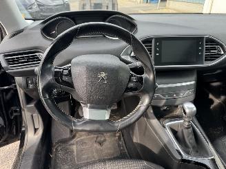 Peugeot 308 1.2 PureTech Blue Lease Executive picture 11