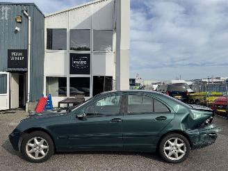 uszkodzony samochody osobowe Mercedes C-klasse 180 Elegance 2001/1
