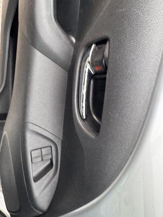 Peugeot 108 1.2 e-VTi AIIure automaat picture 12