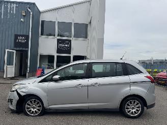 Damaged car Ford Grand C-Max 1.6 EcoBoost Titanium 7p. 2011/3