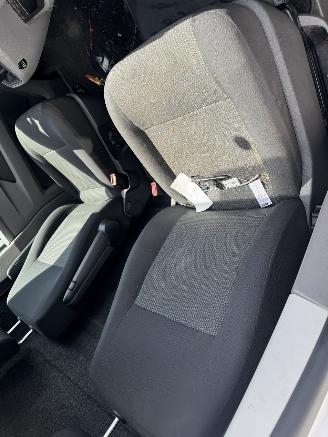 Volkswagen Transporter 2.0 TDI L2H1 32 picture 13