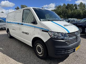 krockskadad bil bedrijf Volkswagen Transporter 2.0 TDI L2H1 32 2021/3