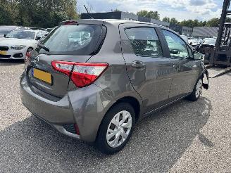 krockskadad bil auto Toyota Yaris 1.5 VVT-I Active AUTOMAAT 2019/8