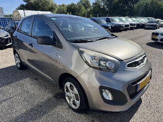 skadebil auto Kia Picanto 1.0 CVVT ISG Airco 2014/2