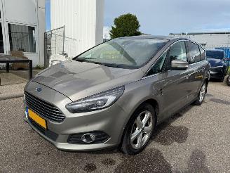 krockskadad bil auto Ford S-Max 2.0 Titanium 7p. 2016/6