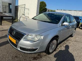 skadebil auto Volkswagen Passat 2.0 AUTOMAAT FSI Comfortline 2006/9