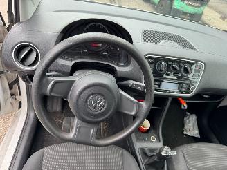 Volkswagen Up! 1.0 take up! BlueMotion picture 8