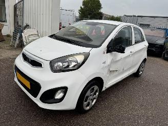 Vaurioauto  passenger cars Kia Picanto 1.0 CVVT Comfort Pack 2011/6