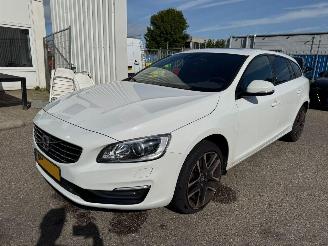 Unfallwagen Volvo V-60 2.0 D4 Polar+ Dynamic 2017/9