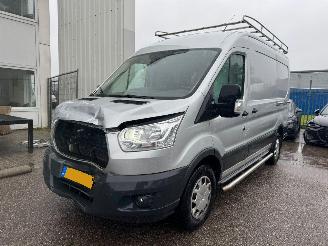 krockskadad bil bedrijf Ford Transit 330 2.0 AUTOMAAT TDCI L2H2 Trend 130 PK 2019/2