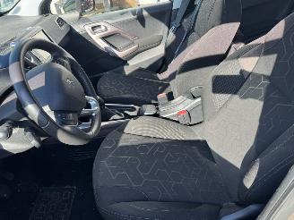 Peugeot 2008 1.2 PureTech Blue Lion picture 10