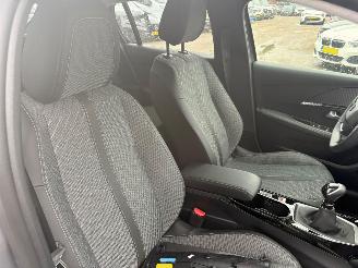 Peugeot 208 1.2 Turbo 100 Allure picture 11