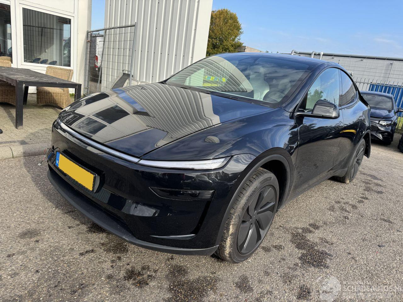 Tesla Model Y Longe range awd 351 pk bj 2026 !