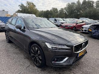 Unfallwagen Volvo V-60 2.0 B4 PLUS BRIGHT AUTOMAAT 200 PK BJ 2023 51000 KM 2023/5